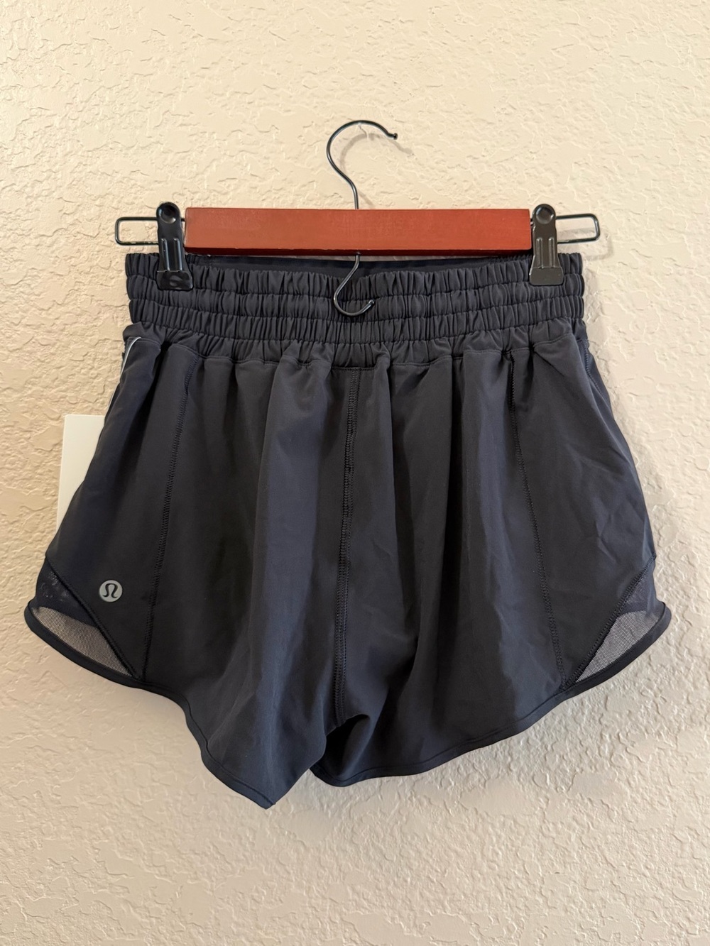 NWT Lululemon Hotty Hot Shorts - Picture 4 of 5